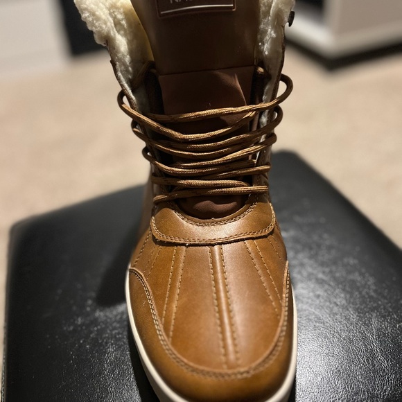Gentle worn size 11 Nautica Boots. - Picture 3 of 6